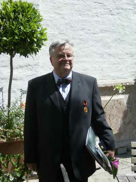 Gottlieb Kutschera erhält 2006 das Bundesverdienstkreuz
